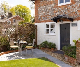 The Lavender Folly - Cosy Accommodation Alresford