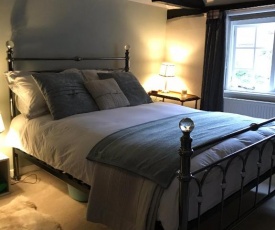 No 91 The Loft Odiham - Self Catering apartment Min 2 Night stay