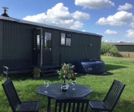 Willowbank Wine Down Tranquil Shepherds Hut