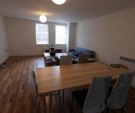 Central Location with 2Beds Apartment