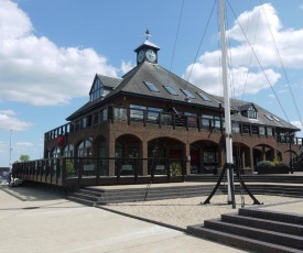 Boathouse Hotel