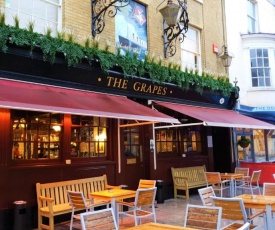 The Grapes Inn