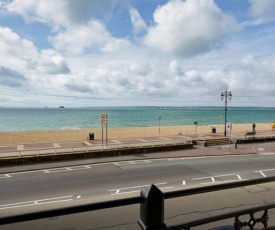 Spacious 3 bedroom Beachfront property with amazing sea views!