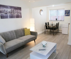 Gorgeous ground floor apartment + free parking