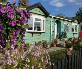 Lakeland Lodge with private Hot Tub and fishing