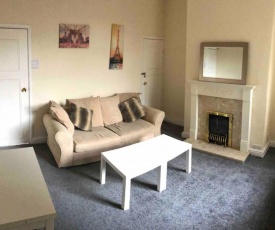 Manchester Lounge 4/BR house Stockport Airport