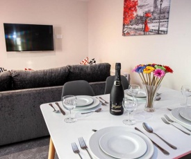 Modern and Comfortable Apartment - sleeps 4