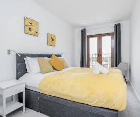 Deluxe 2 Bedroom St Albans Apartment - Free WiFi & Parking