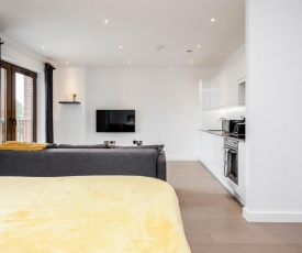 Luxury Studio Apartment St Albans - Free WiFi and Parking with Amaryllis Apartments