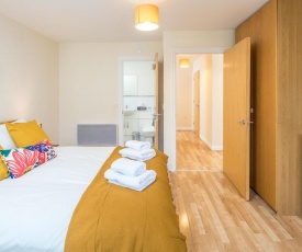 Central Watford stylish 2 bedroom Serviced Apartment with Free Parking