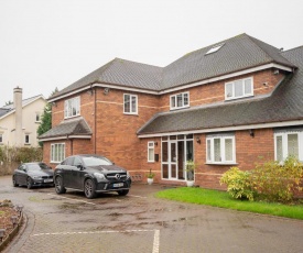 OYO Oakcroft Guest House Manchester Airport