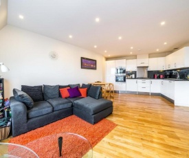 Stunning, Modern 2 Bed, 2 Bath Flat in Watford