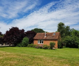 Charming Cottage in Ashford Kent with Woodburner stove