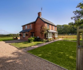 Luxury Four Bed Country House With Hot Tub - Woodchurch near to Ashford