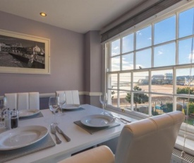 Barker Luxury Apartment, breathtaking sea views.