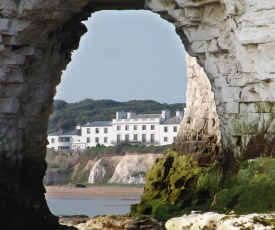 Beachfront with a parking space - Direct Accessibility to beach