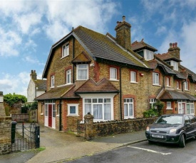 Calm Holiday Home in Broadstairs Kent with BBQ