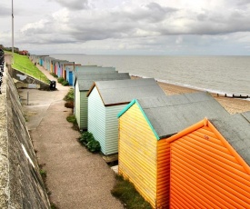 A Warm and Welcoming Family Home - By the Sea!