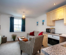 The Spires - Cosy apartment just outside of city centre