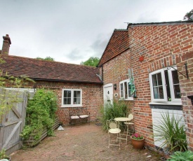 Charming Holiday Home in Goudhurst Kent with Parking