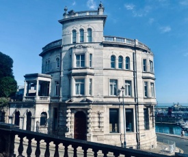 Mansion Flat overlooking the Royal Harbour