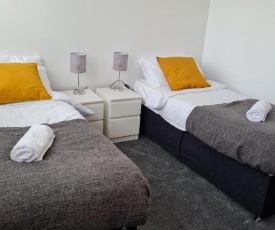 Springvale House Greenhithe - Free Parking - Staycations Welcome by ComfyWorkers