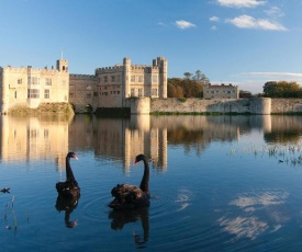 Stable Courtyard Bedrooms At Leeds Castle