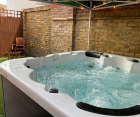 The Garden Hot Tub Apartment - Westbrook Bay Beach - By Goldex Coastal Breaks