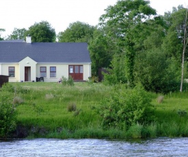 Kesh Lakeside Cottage