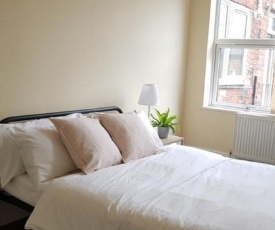 Beautiful 4 bedroom Victorian Apartment Sleeps 7 STOCKPORT