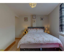 Bright, colourful & charming apt for 4, Manchester