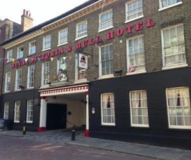 The Royal Victoria & Bull Hotel