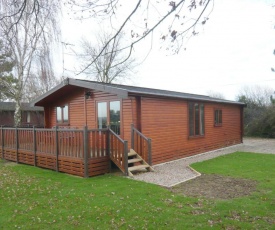 Charming Cottage in Romney Marsh Britain with Wooden Deck