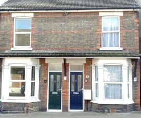 Victoria Road, comfortable 3 bedroom houses with fast Wi-Fi