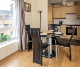 Cosy Top Floor 2BD Apt - 2min walk to O2 Apollo!