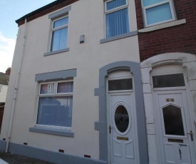 Henthorne Choice - Newly Refurbished - Large Property - Close to Town Centre