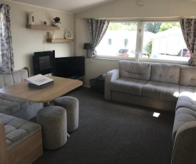 Stunning deluxe 3 bedroomed caravan with CH, DG and decking.