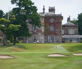 Shaw Hill Hotel Golf And Country Club