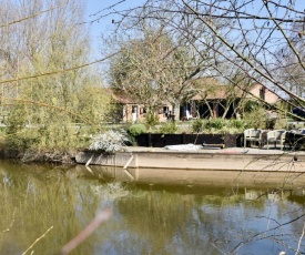 Stunning 2-Bed 18th century Barn Conversion