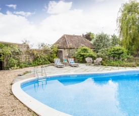 Long Sutton Villa Sleeps 13 with Pool