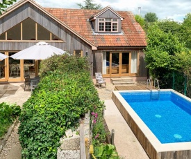 Long Sutton Villa Sleeps 18 with Pool