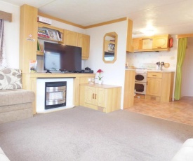 Self contained 3 bedroom Caravan next to beach