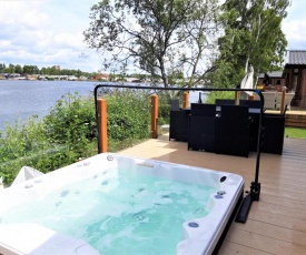 Tattershall Lakeside Lodge Indulgent wheelchair accessible 8 berth with Hot Tub
