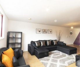 Spacious Apartment in Manchester near The Quays, IWM North